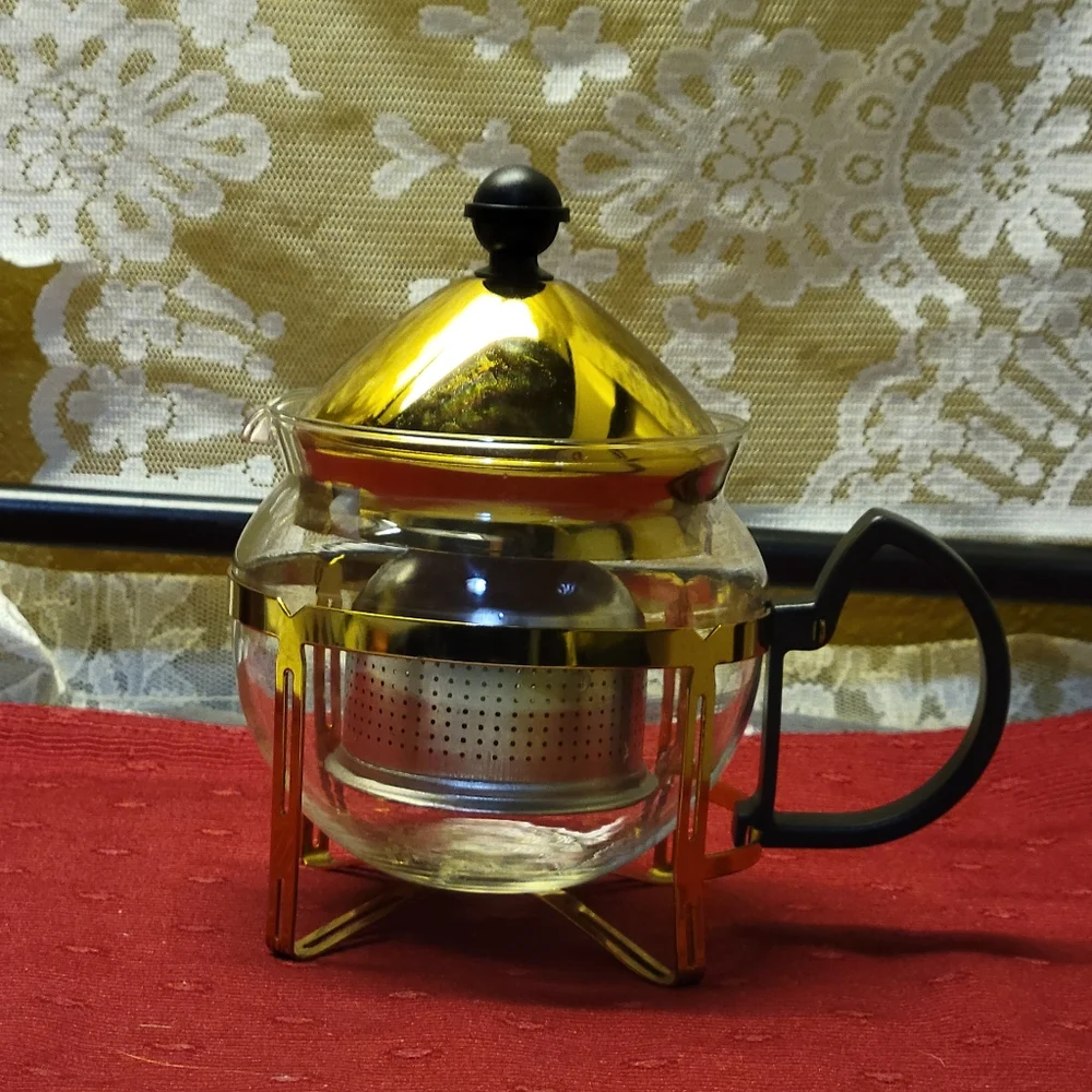 Glass Teapot Removable Infuser, Closing Lid. NWOT